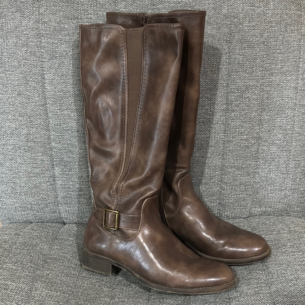 Kim Rogers Brown Winter Boots with Equestrian Design